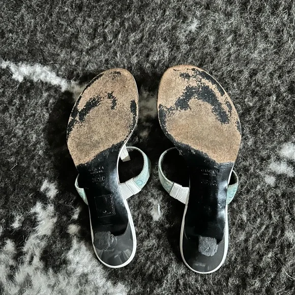 Blue Gucci heeled sandals - Picture 2 of 5